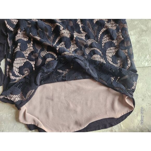 F99 Sweet Grey Brand black lacy blouse - Picture 4 of 8